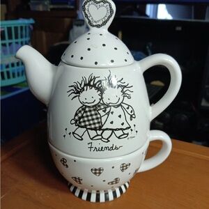 Heartwarming Friends Teapot Set - Black and White